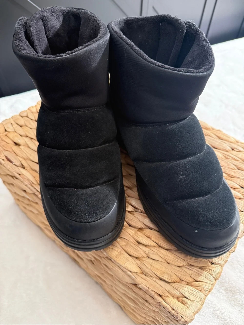 UGG Classic Klamath Mini Waterproof Puffer Suede Black Boots Size 10